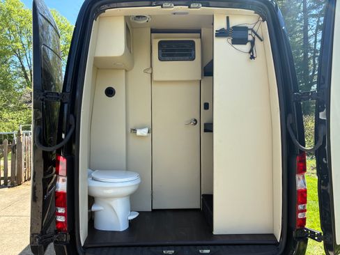 Used 2017 Mercedes-Benz Sprinter 3500 image 12