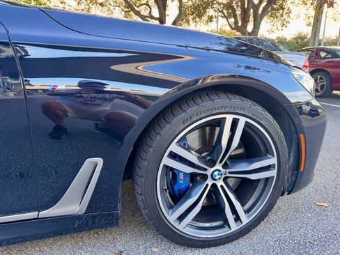 Used 2017 BMW M760i xDrive image 9