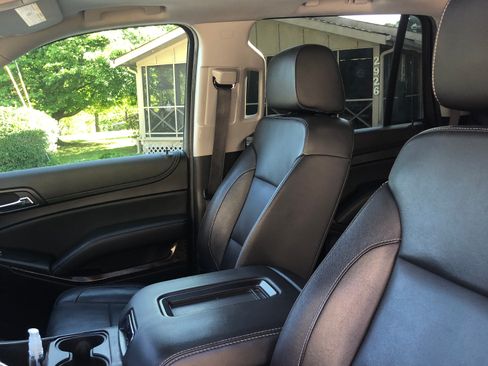 Used 2019 Chevrolet Tahoe LT image 17