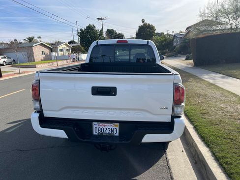 Used 2022 Toyota Tacoma TRD Sport image 4