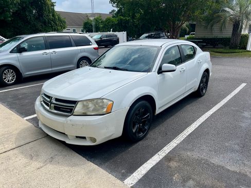 Used 2012 Dodge Avenger SXT FWD image 1