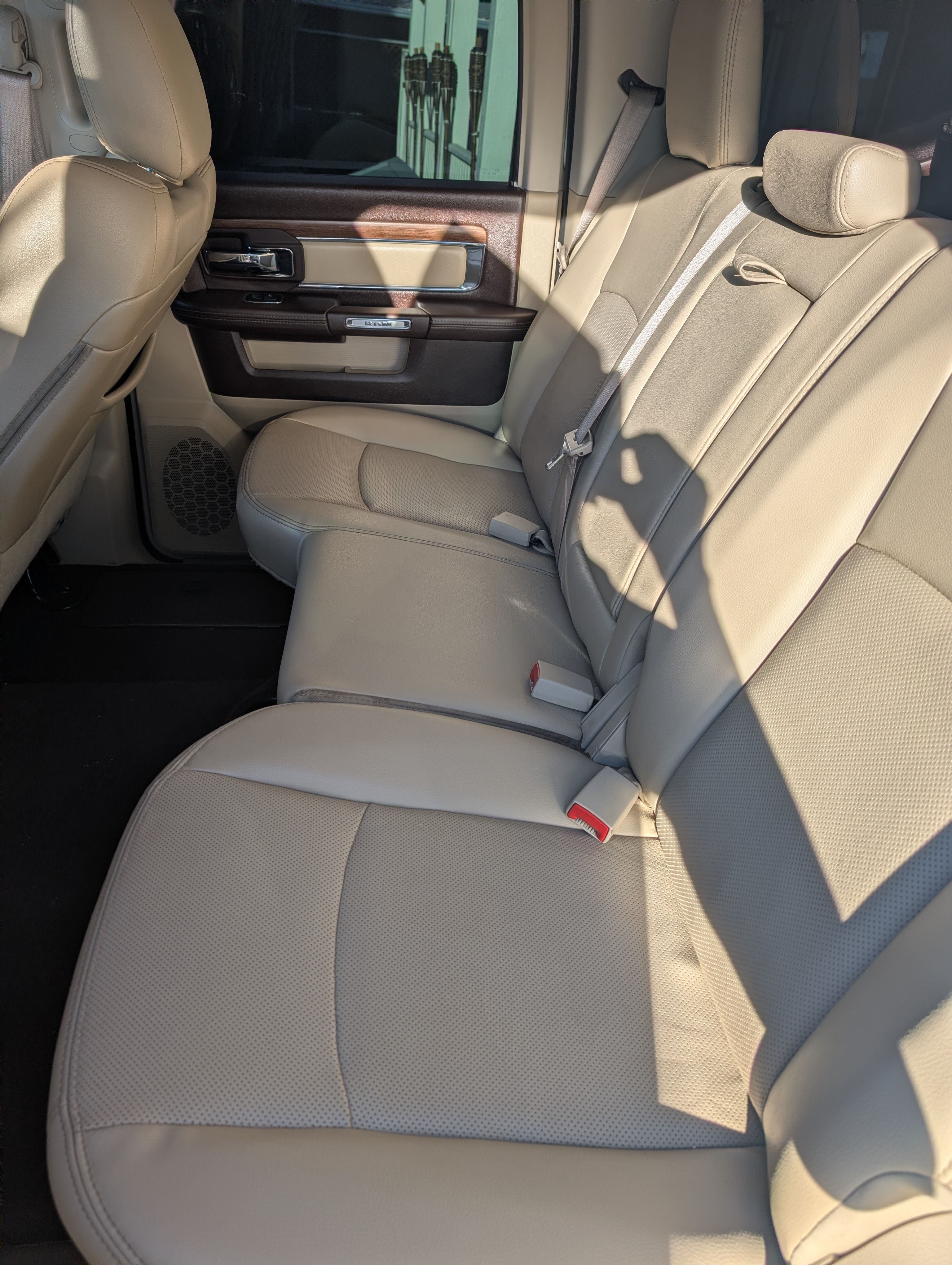Used 2016 RAM 1500 Laramie w/ Convenience Group AWD/4WD image 9