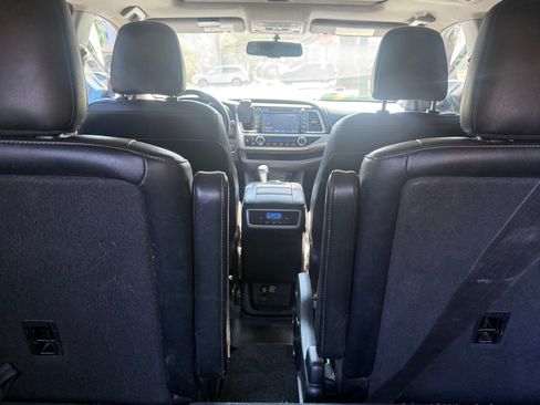 Used 2016 Toyota Highlander XLE FWD image 17