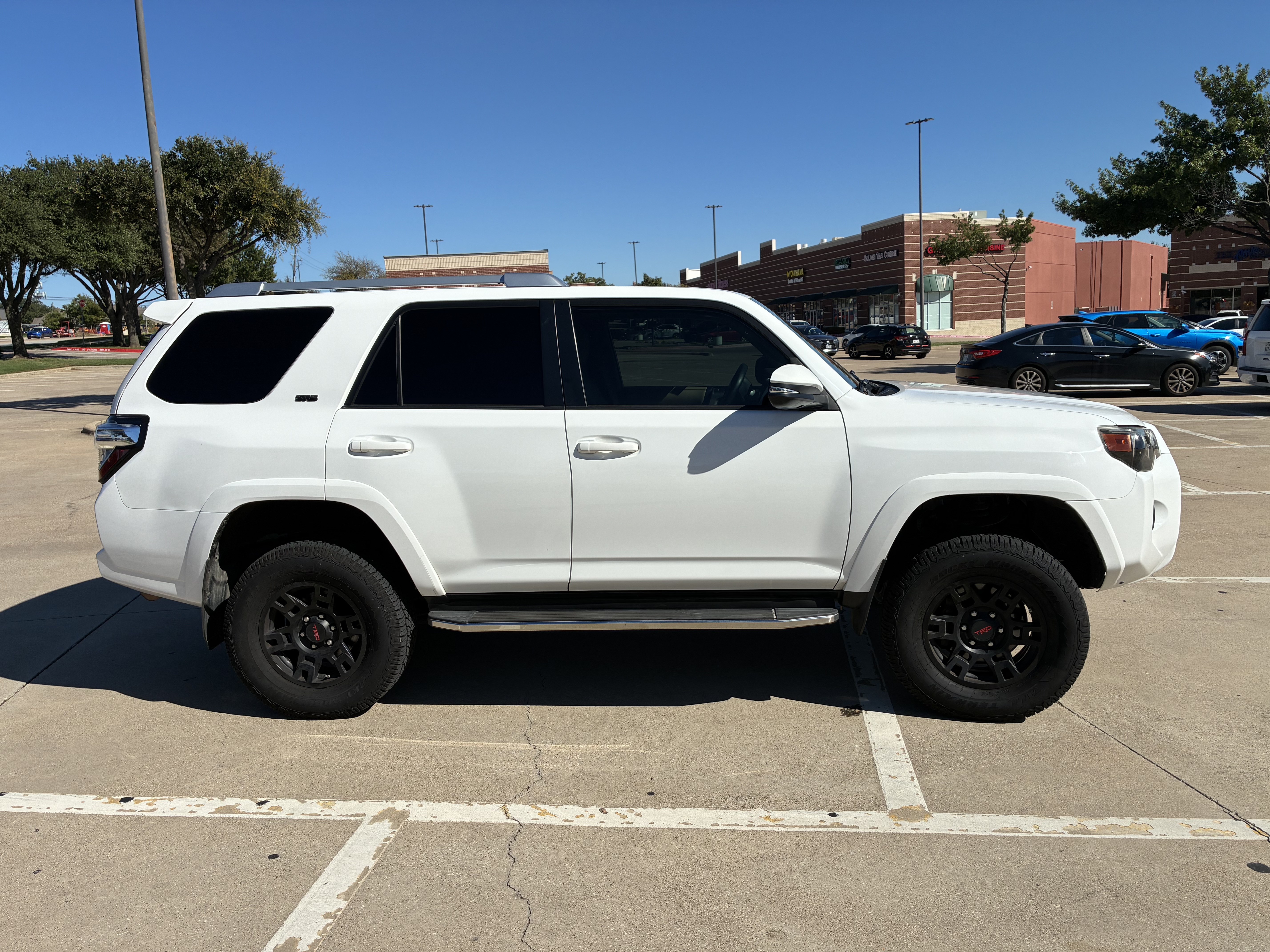 Used 2017 Toyota 4Runner SR5 Premium AWD/4WD image 4