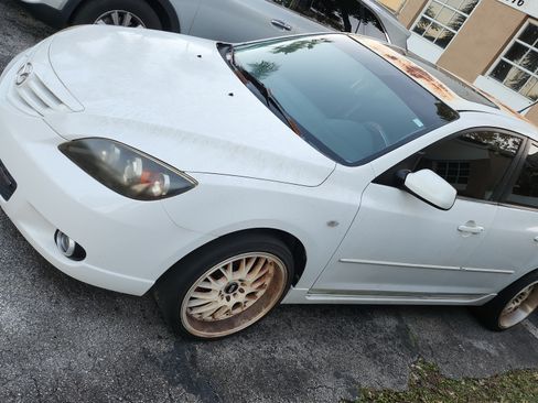 Used 2004 MAZDA MAZDA3 s w/ Moonroof & 6-CD Pkg image 6