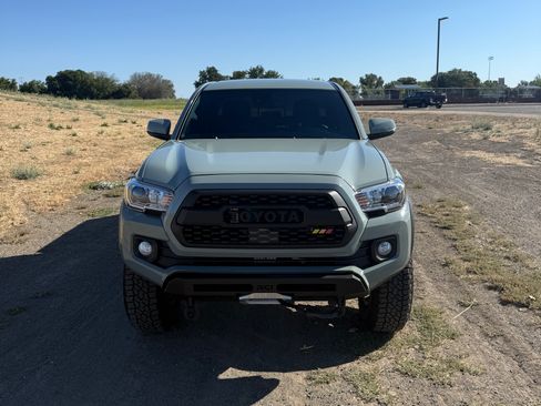 Used 2023 Toyota Tacoma TRD Off-Road AWD/4WD image 4