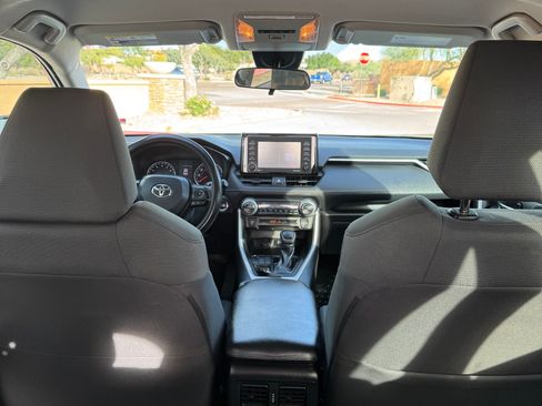 Used 2021 Toyota RAV4 XLE image 6