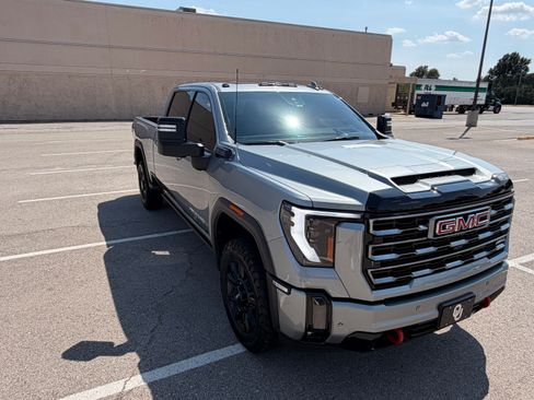 Used 2024 GMC Sierra 2500 AT4 w/ AT4 Premium Plus Package AWD/4WD image 8