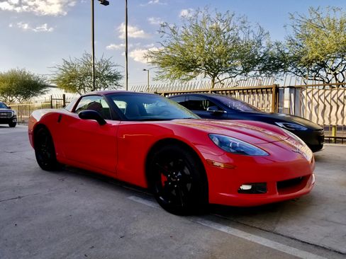 Used 2007 Chevrolet Corvette Coupe w/ Preferred Equipment Group RWD image 4