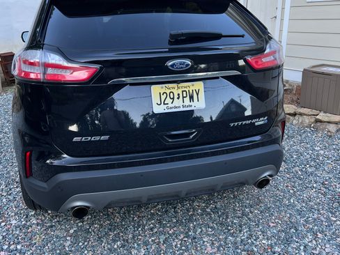 Used 2019 Ford Edge Titanium w/ Cold Weather Package image 7