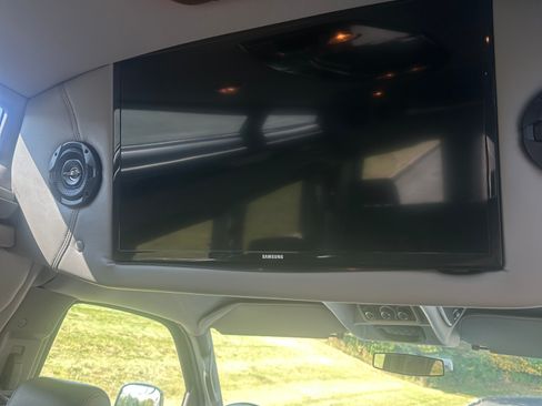 Used 2017 Chevrolet Express 2500 image 10