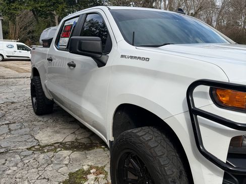Used 2019 Chevrolet Silverado 1500 W/T w/ Trailering Package image 4