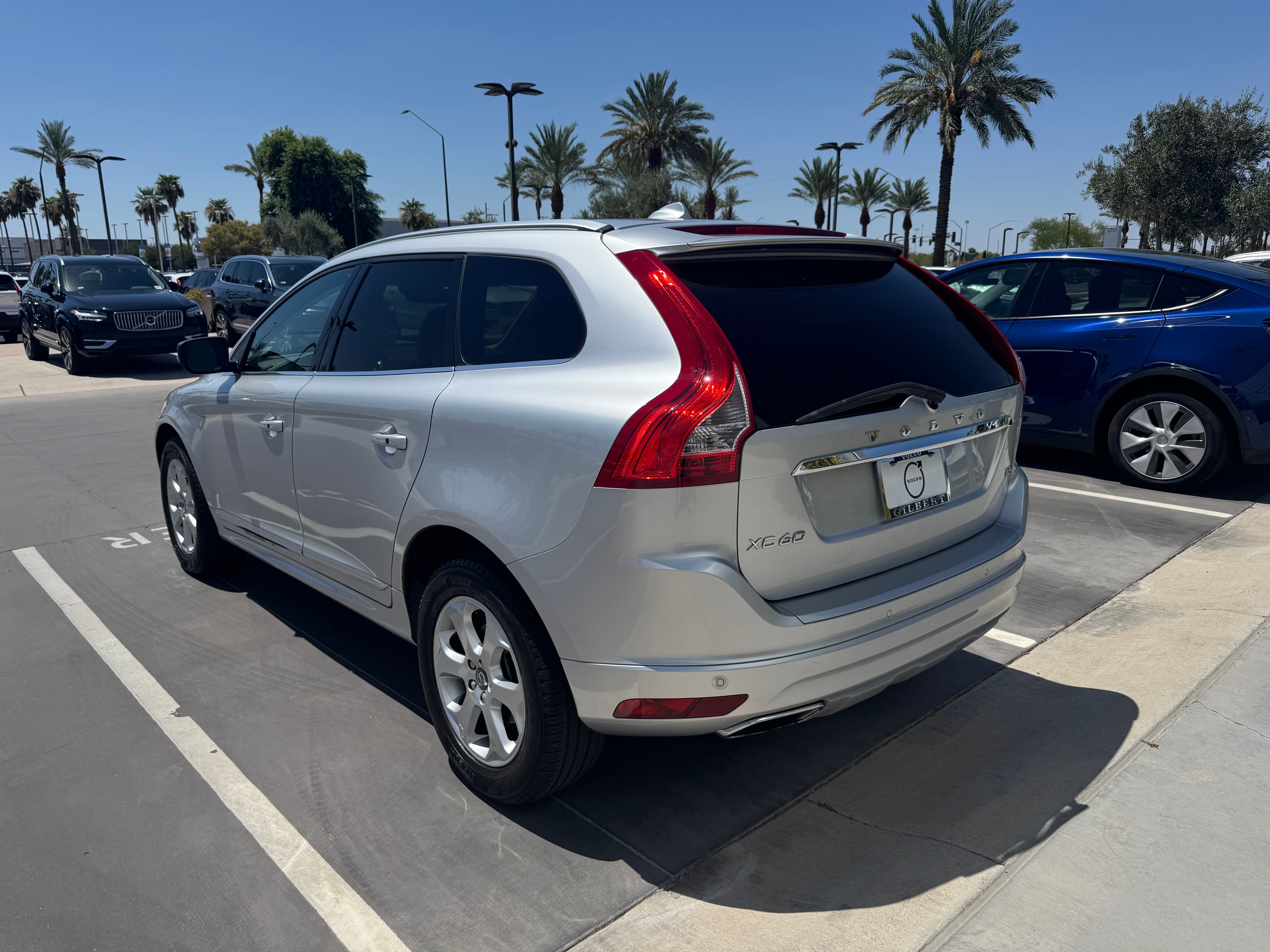 Used 2016 Volvo XC60 T5 Premier w/ Proximity Package FWD image 8