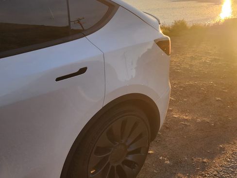 Used 2022 Tesla Model Y Performance image 4