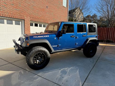 Used 2009 Jeep Wrangler Unlimited Rubicon w/ Dual Top Group image 2