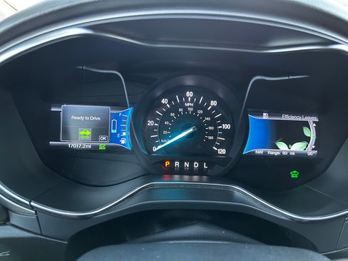 Used 2018 Ford Fusion SE FWD image 18