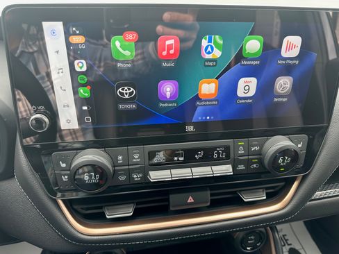 Used 2025 Toyota Grand Highlander AWD Hybrid image 12