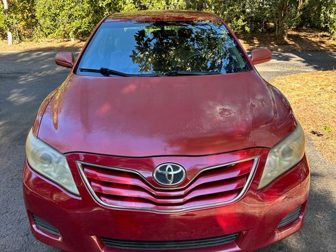 Used 2010 Toyota Camry LE image 4