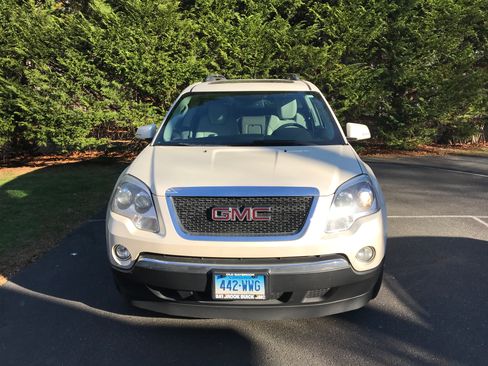 Used 2009 GMC Acadia SLT w/ Visibility Package image 2