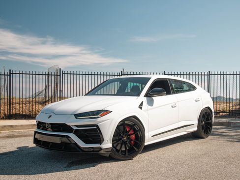 Used 2021 Lamborghini Urus image 2