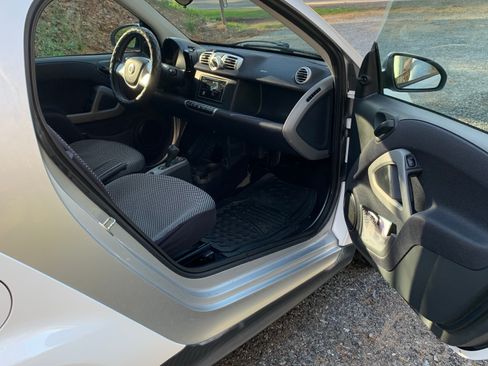 Used 2014 smart fortwo passion image 24