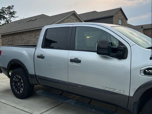 Used 2017 Nissan Titan PRO-4X AWD/4WD image 2