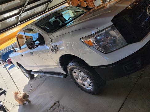 Used 2017 Nissan Titan S image 11
