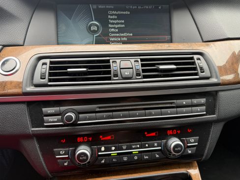 Used 2012 BMW 550i Sedan image 16