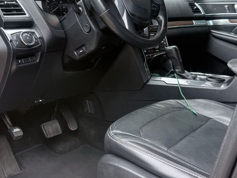 Used 2017 Ford Explorer Limited FWD image 2