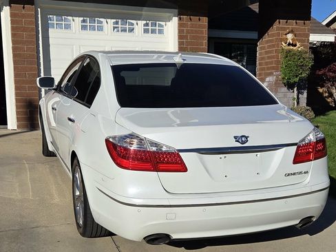 Used 2010 Hyundai Genesis 4.6 w/ Technology Pkg 5 image 4