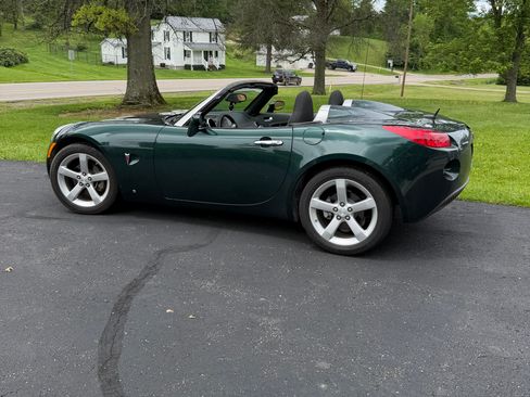 Used 2008 Pontiac Solstice Convertible w/ Preferred Package RWD image 1