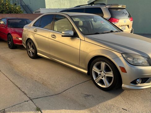 Used 2010 Mercedes-Benz C 300 Sedan image 4