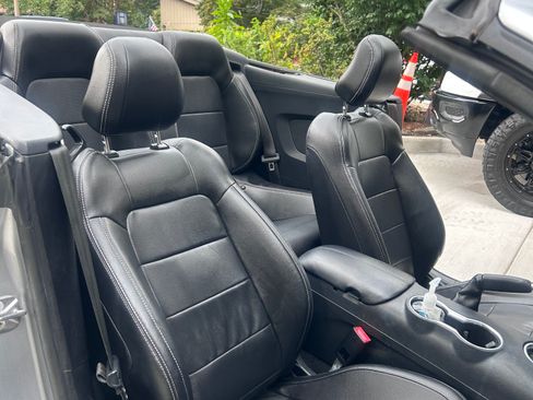 Used 2021 Ford Mustang Premium RWD image 19