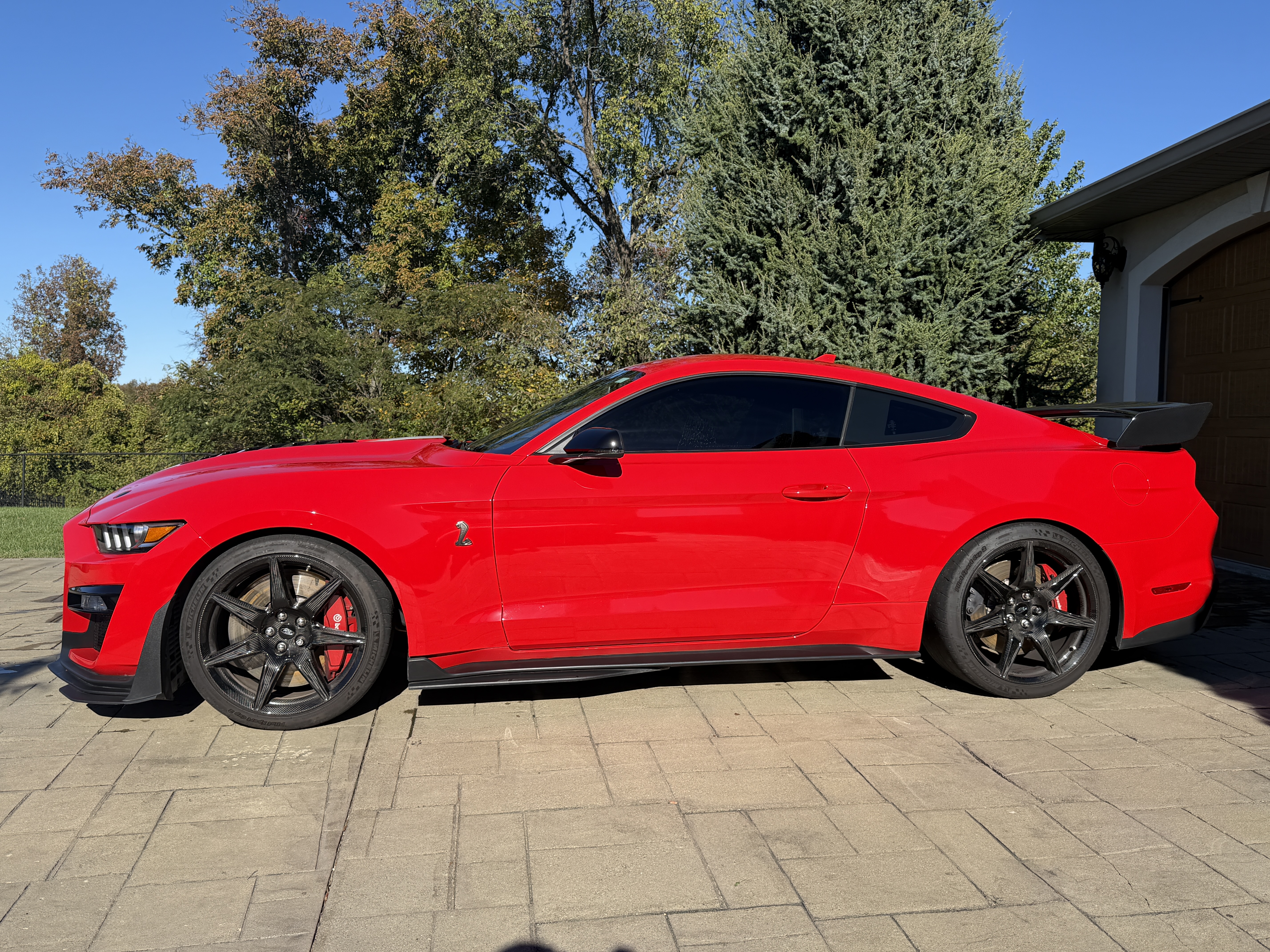 Used 2021 Ford Mustang Shelby GT500 w/ Carbon Fiber Track Pack RWD image 8