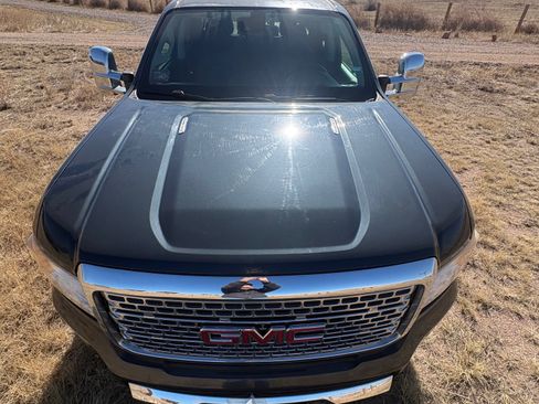 Used 2017 GMC Canyon Denali image 4