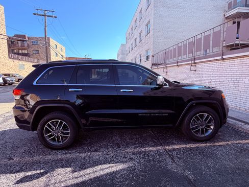 Used 2020 Jeep Grand Cherokee Limited AWD/4WD image 2