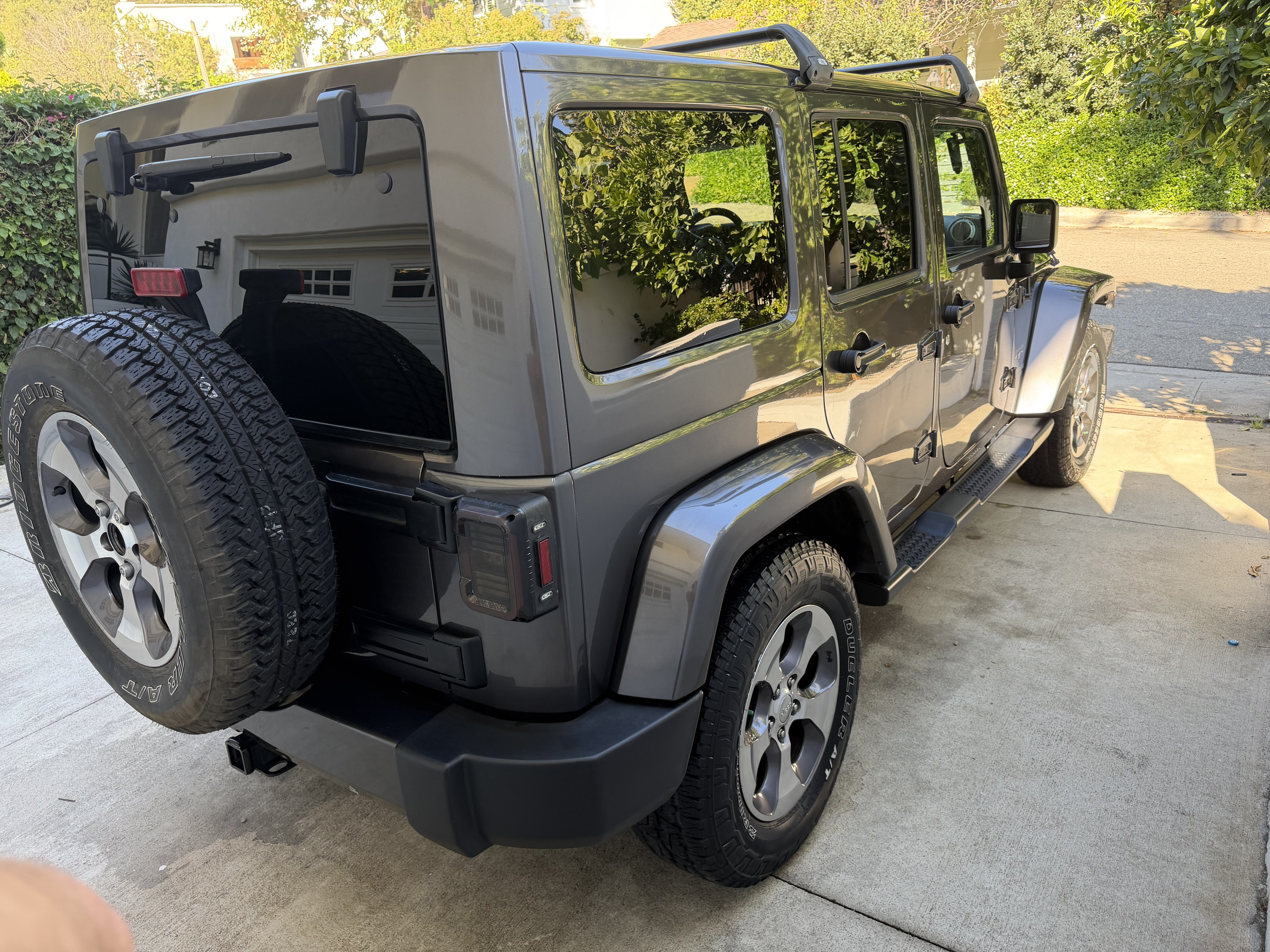 Used 2016 Jeep Wrangler Unlimited Sahara w/ Dual Top Group AWD/4WD image 25