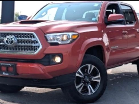 Used 2016 Toyota Tacoma TRD Sport w/ Towing Package AWD/4WD image 1