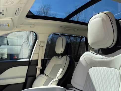 Used 2023 Lincoln Aviator Black Label w/ Dynamic Handling Package image 16