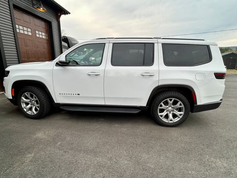 Used 2022 Jeep Wagoneer Series II AWD/4WD image 11