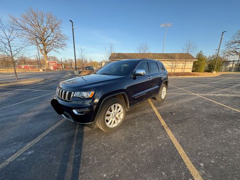 Used 2017 Jeep Grand Cherokee Limited image 9