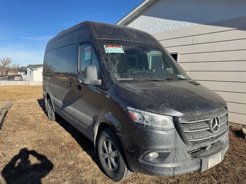 Used 2023 Mercedes-Benz Sprinter 2500 image 2