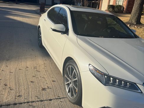 Used 2017 Acura TLX V6 image 2