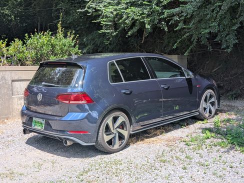 Used 2018 Volkswagen GTI SE w/ SE Leather Package image 2
