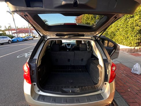 Used 2013 Chevrolet Equinox LT w/ Driver Convenience Package image 2