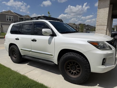 Used 2013 Lexus LX 570 4WD w/ Luxury Pkg image 9