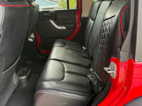 Used 2016 Jeep Wrangler Unlimited Rubicon AWD/4WD image 11