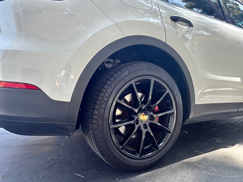 Used 2019 Porsche Cayenne AWD/4WD image 6