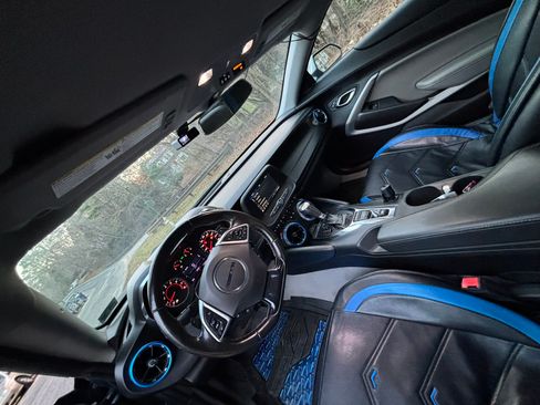 Used 2019 Chevrolet Camaro LT image 5