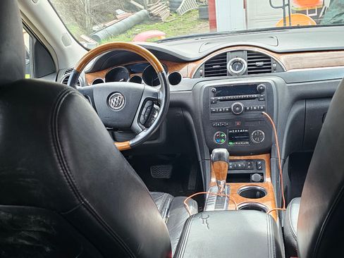 Used 2010 Buick Enclave CXL image 5